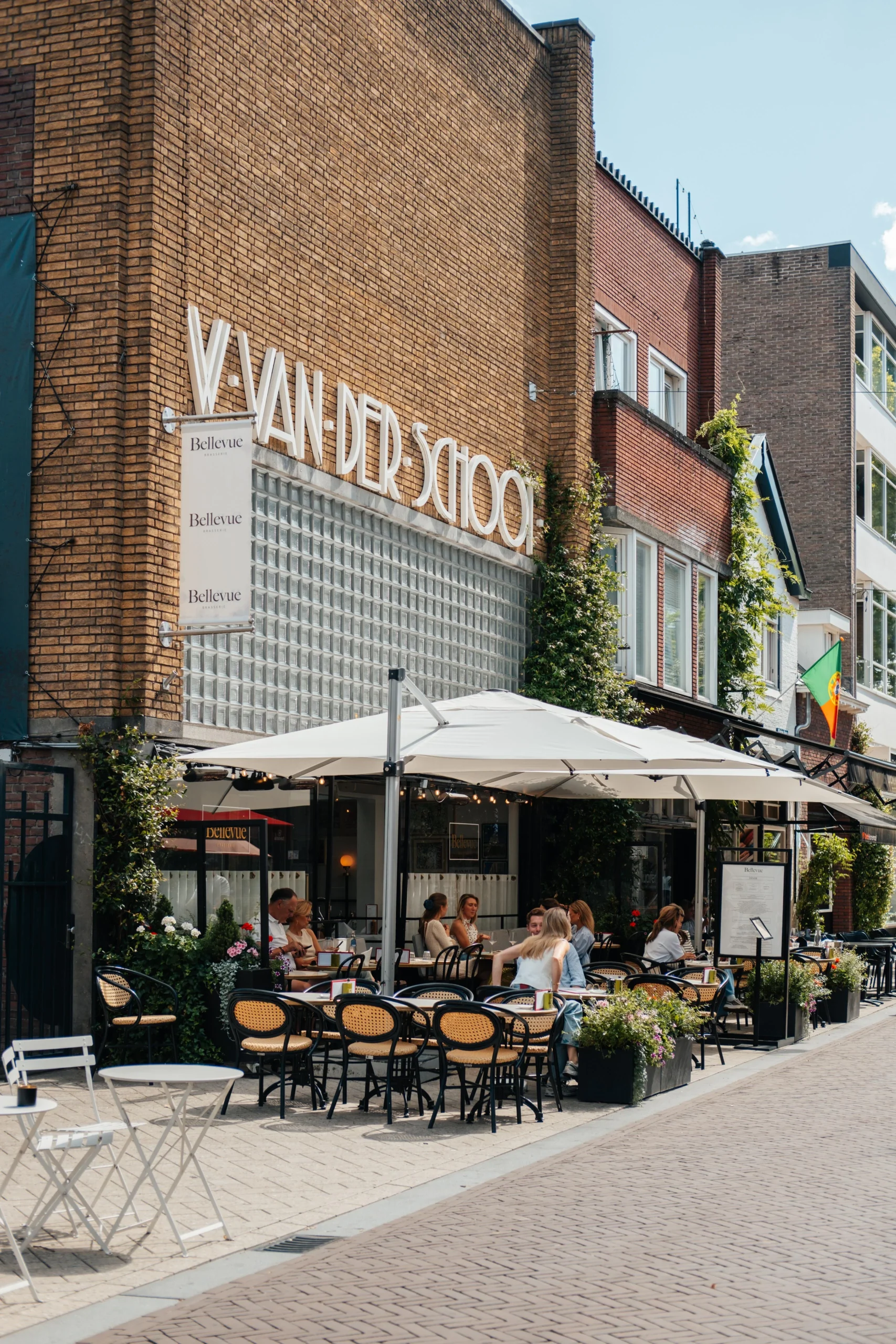 Pand W van der Schoot Eindhoven, nu onderdeel van Brasserie Bellevue